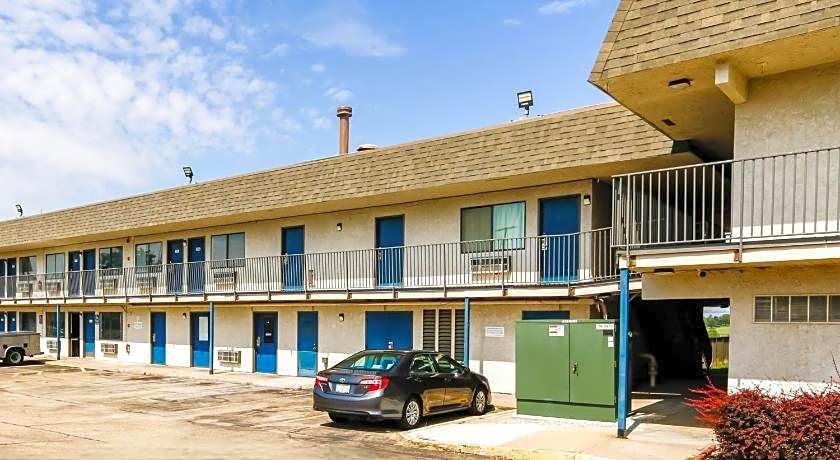 Motel 6 Topeka, KS - Northwest