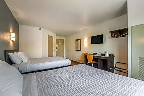 Queen Room with Two Queen Beds - Non-Smoking