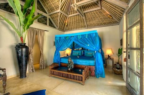 9 Bedroom Villa with Pool