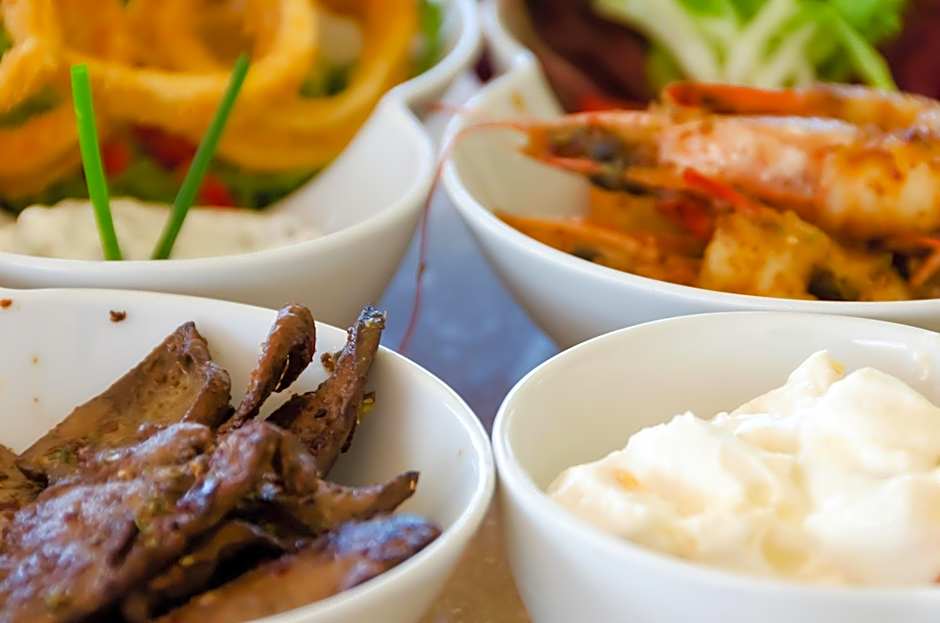 4reasons hotel + bistro | 12+