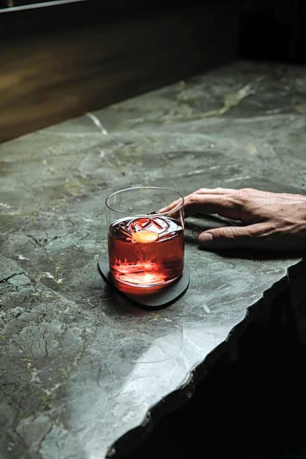 Monastik Living in Athina