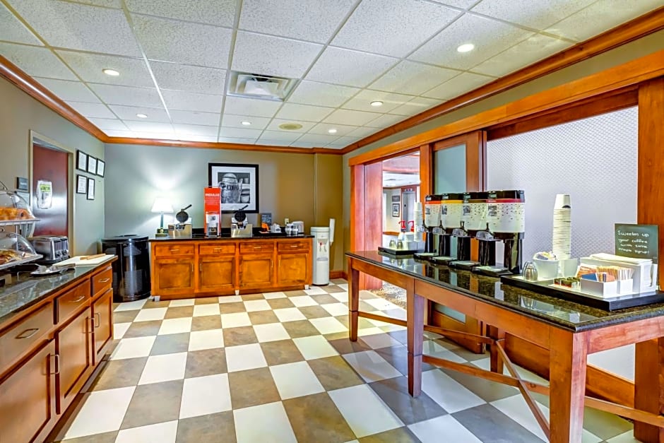 Hampton Inn Boston-Norwood