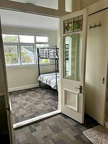 Bed in 6-Bed Female Dormitory Room with Private Bathroom