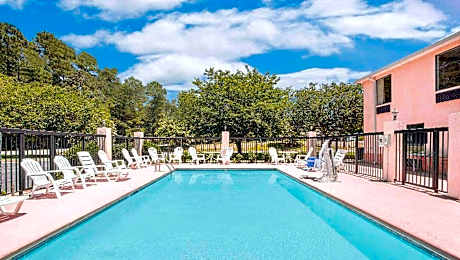 Gray Inn & Suites
