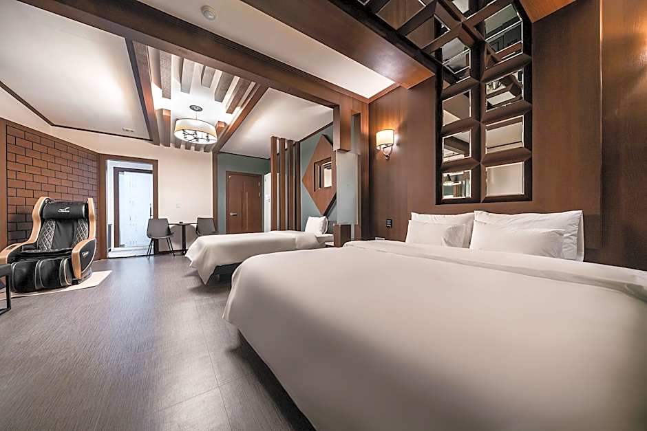 Photo 1 of 18 of Suite