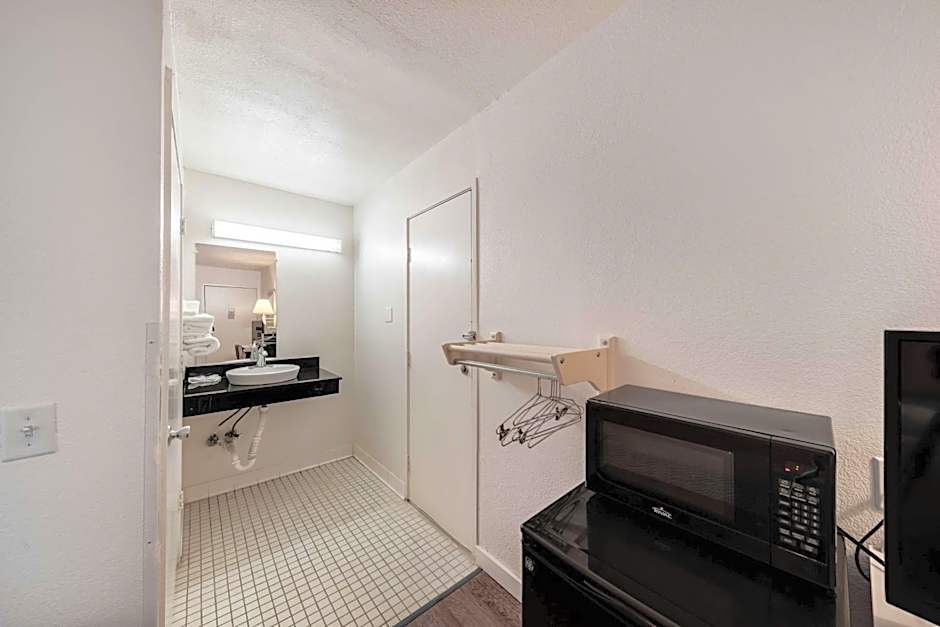 Motel 6-Greenville, TX