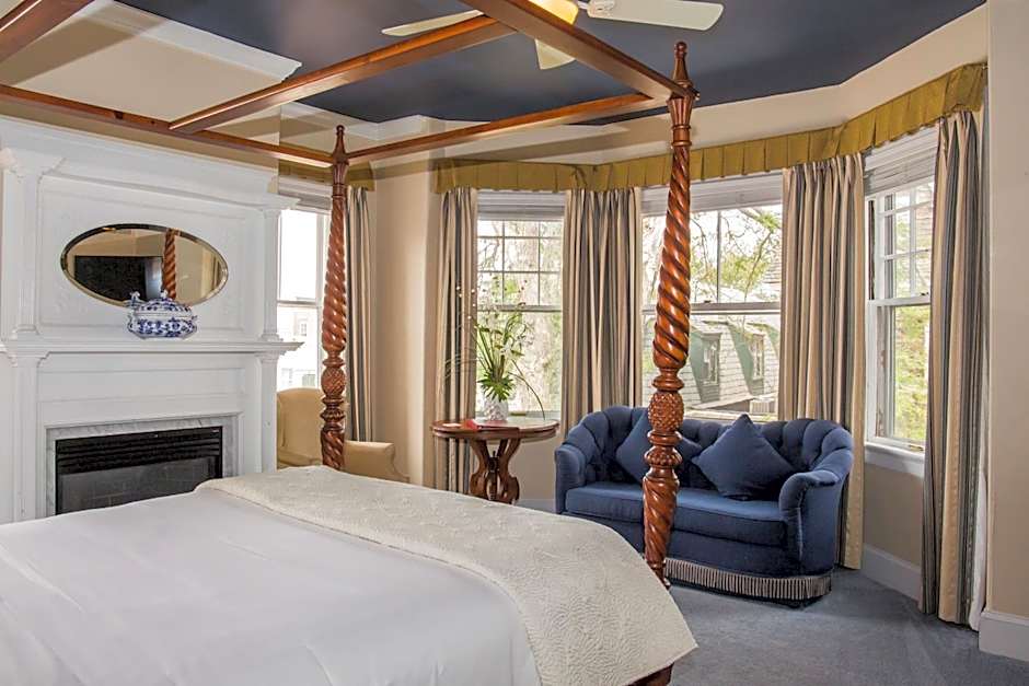 Almondy Inn Bed & Breakfast