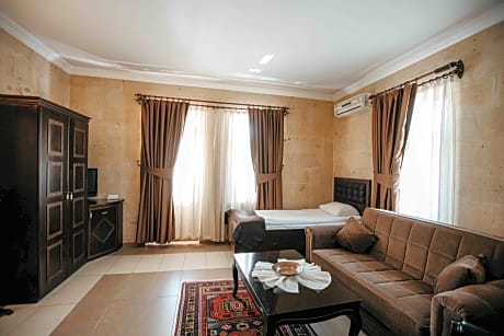 TRIPLE DELUXE WITH BALCONY