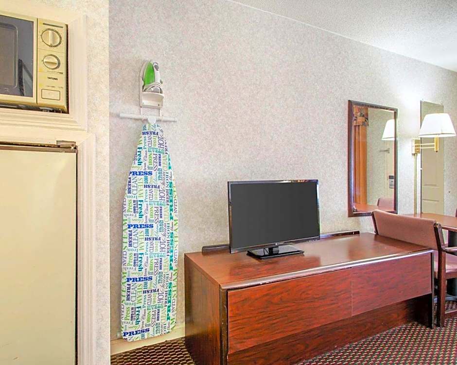 Econo Lodge Troy