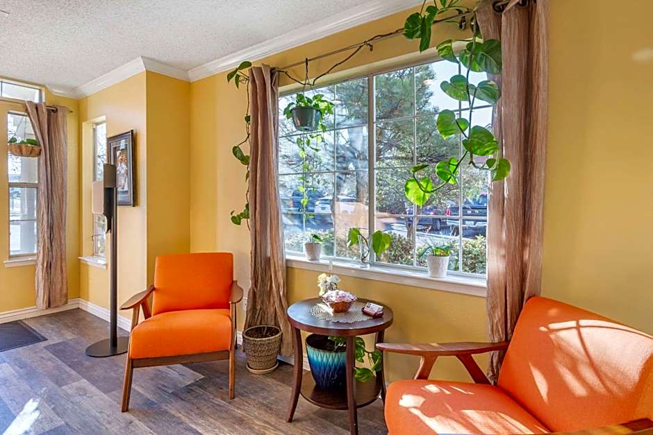 Suburban Studios Albuquerque Midtown - University