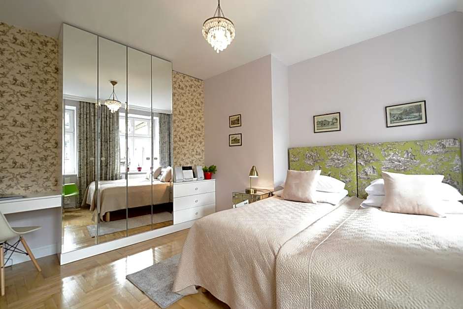 Crystal Suites Chez Helena