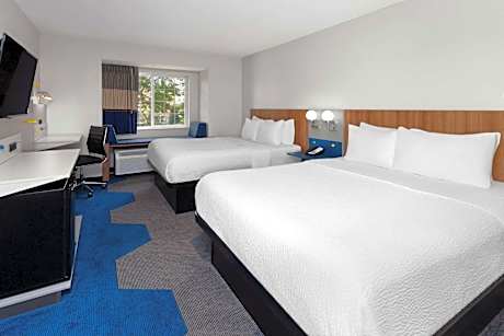 Queen Room with Two Queen Beds - Non-Smoking