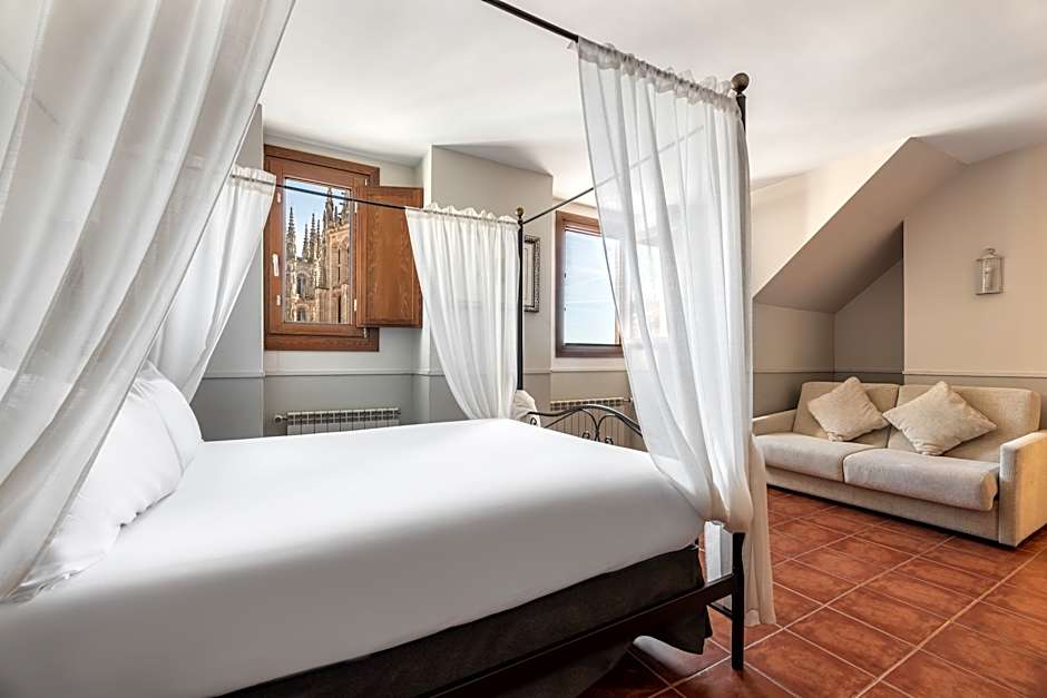 Photo 1 of 5 of 2 Double Beds, Cathedral View