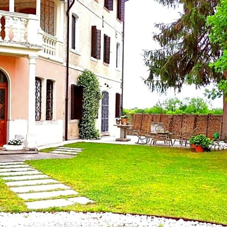 B&B Ernestine Family Home