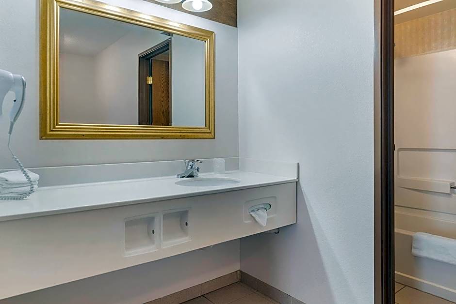Quality Inn & Suites Manistique