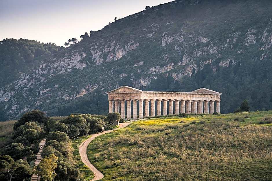 Helimos B&B with Segesta Temple view near Castellammare del Golfo
