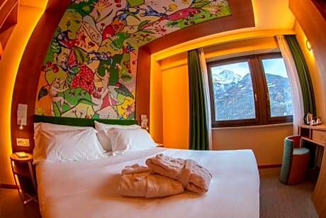 Double or Twin Room with Mountain View