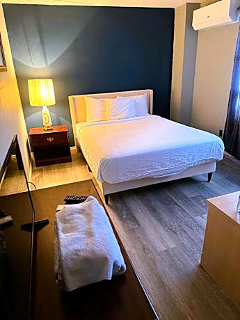 Deluxe Queen Room