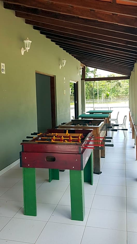 Caso em condomínio com lago, serra, campo e mar