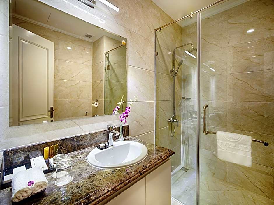 Riverside Hotel Quang Binh