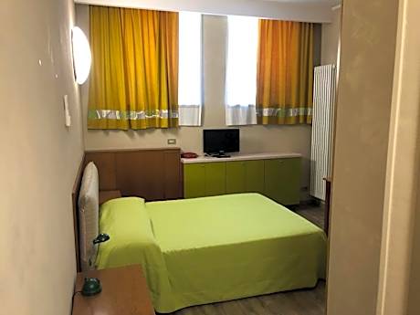 Economy Studio (1 Adult)