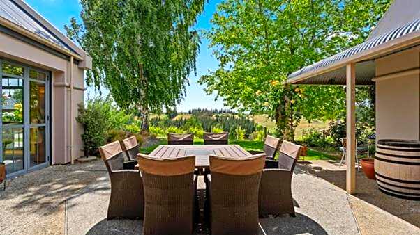 Hawkdun Rise Vineyard & Accommodation