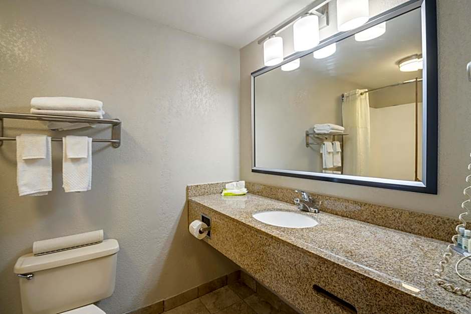 Quality Suites Hickory South