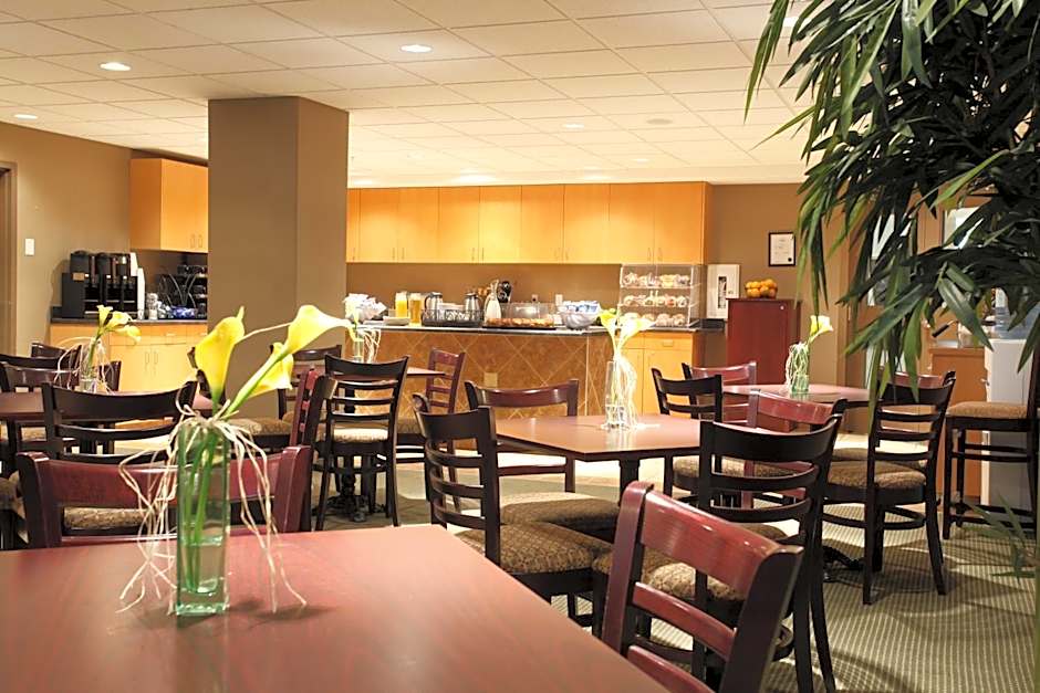 Pomeroy Inn & Suites Fort St. John
