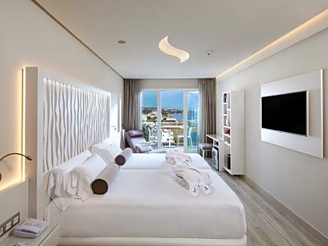 Make it Happen Twin Room