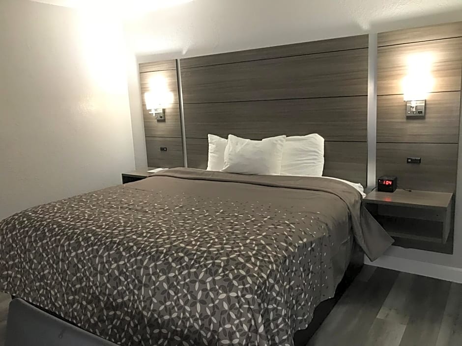 HomeTown Inn