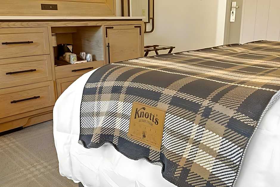 Knott's Berry Farm Hotel