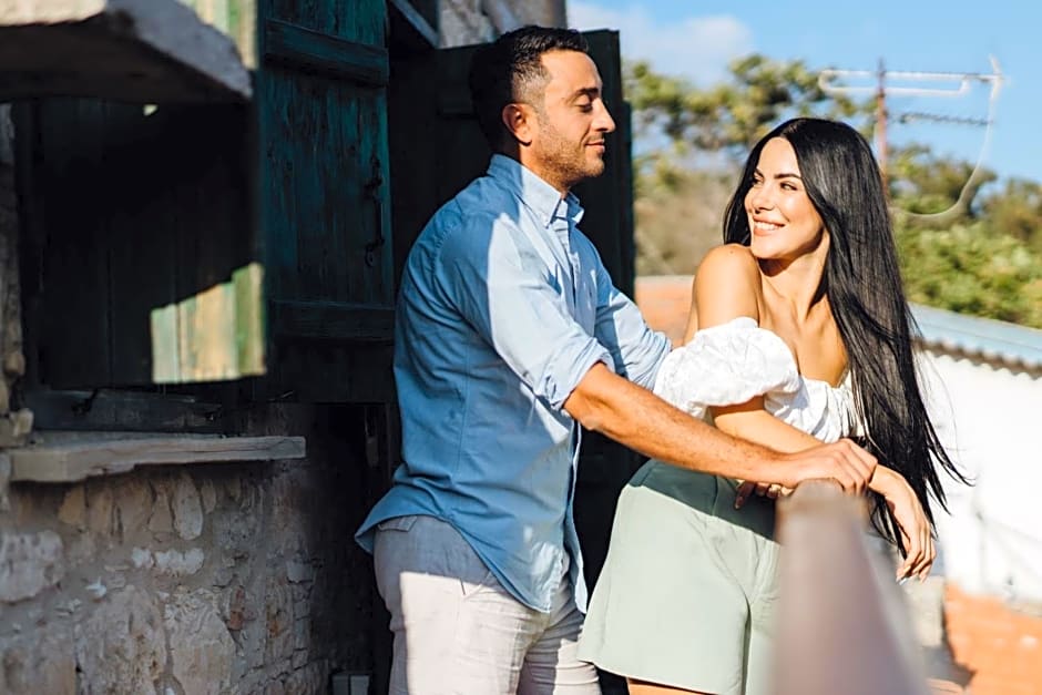 Oinou Strata - Adults Only