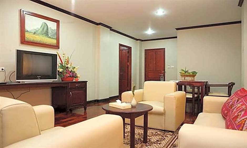 Vansana Riverside Hotel