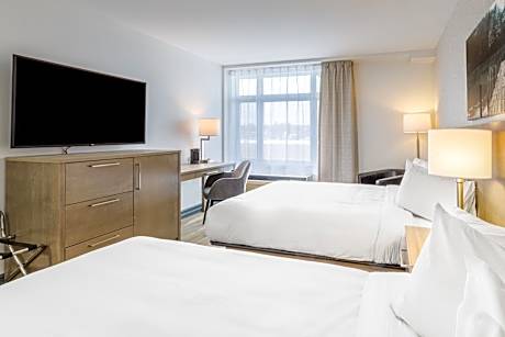 Deluxe Queen Room with Two Queen Beds