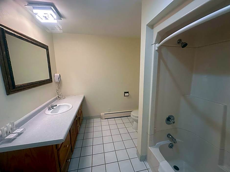 Pictured Rocks Inn and Suites