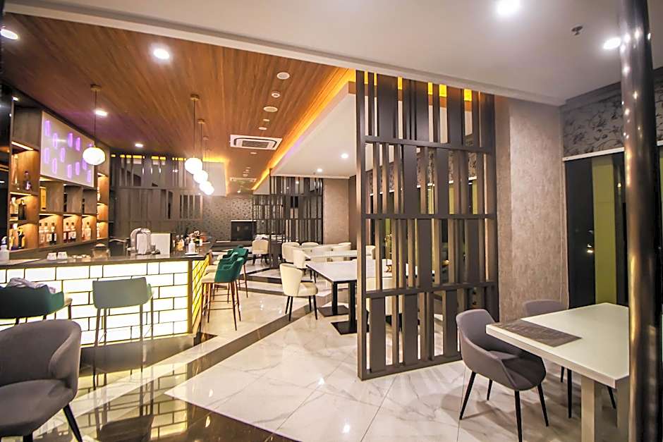 Asialink Hotel by Prasanthi