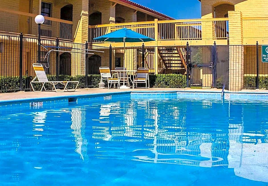 Days Inn by Wyndham Sulphur West