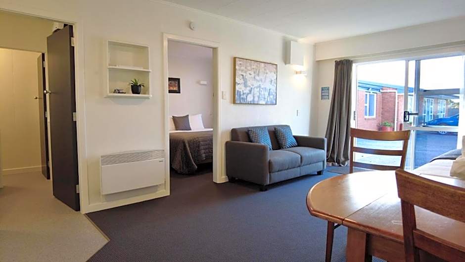 554 Moana Court Motel