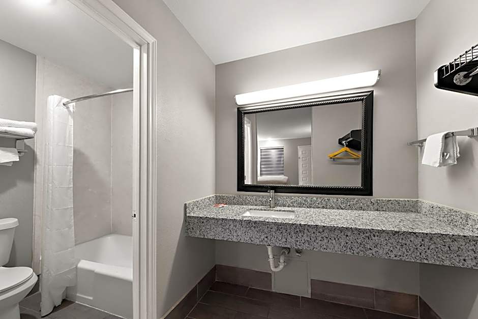 Econo Lodge Inn & Suites Laredo - Nuevo Laredo