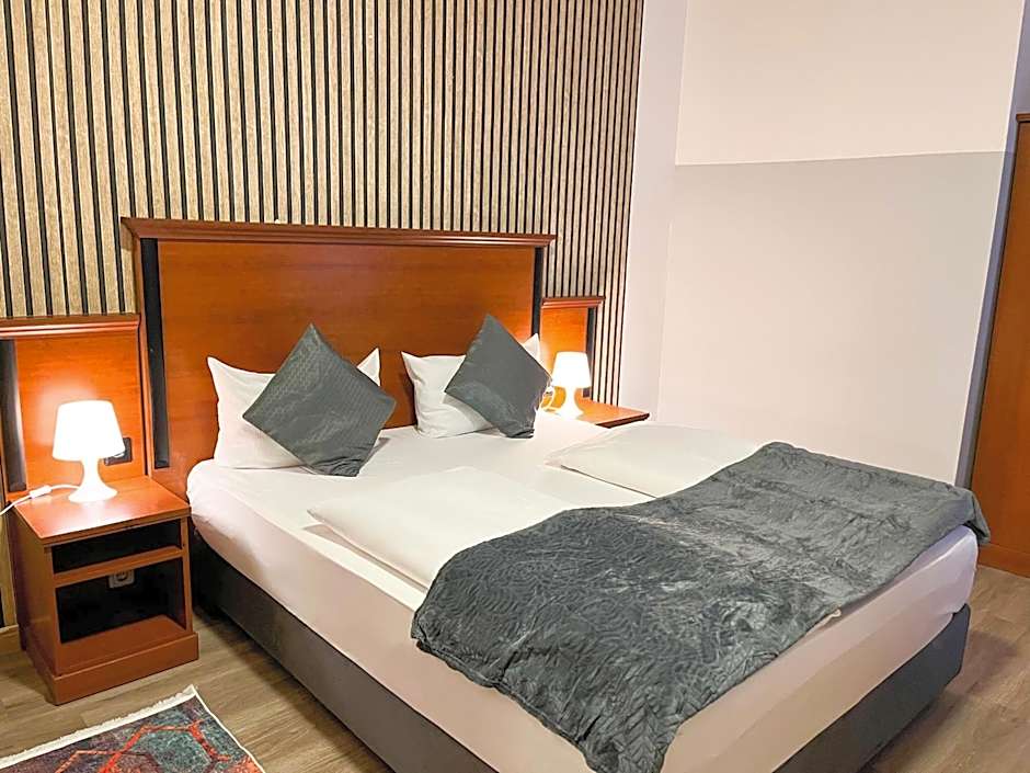 City Hotel West Frankfurt City Centre