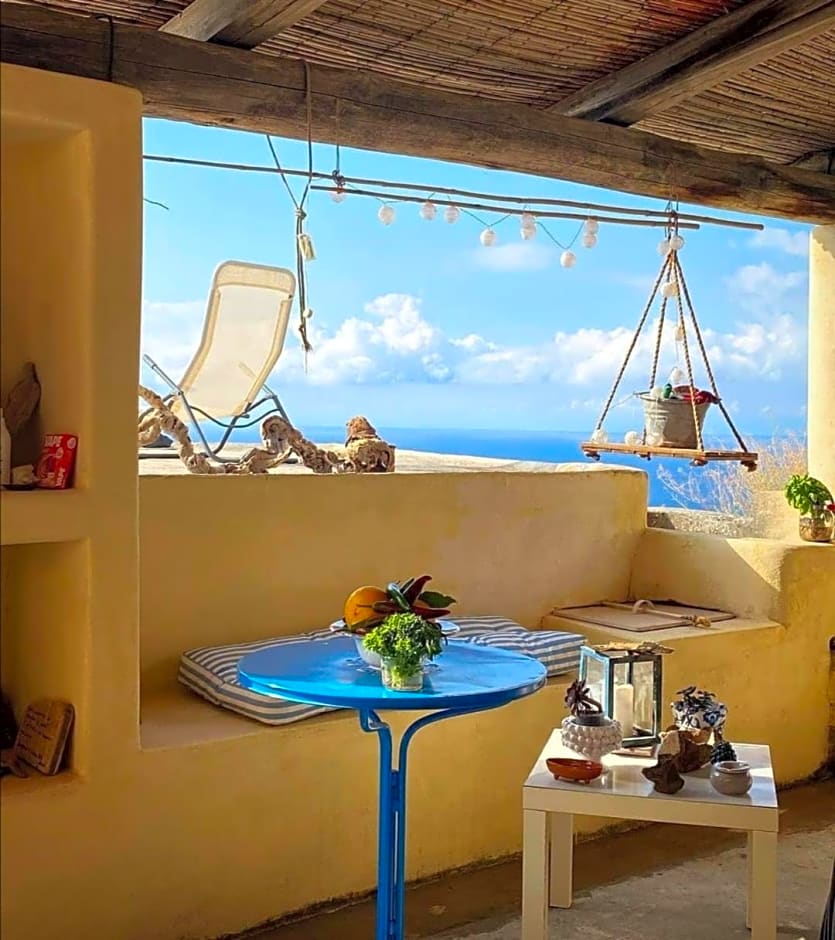 Alicudi Giardino dei Carrubi- al gradino 365