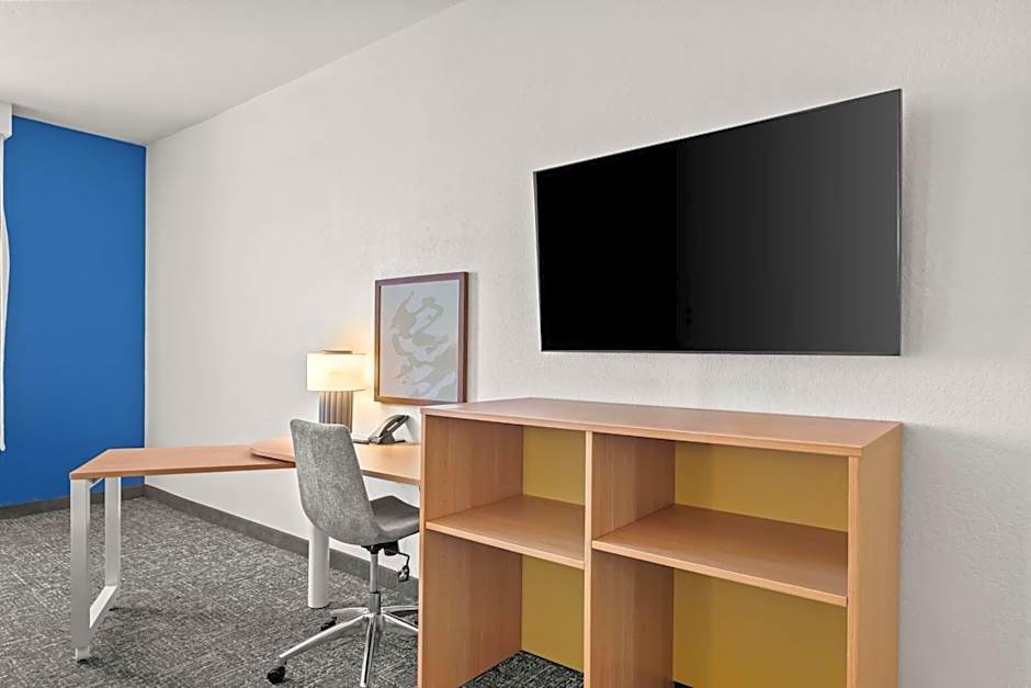 Spark by Hilton Selma