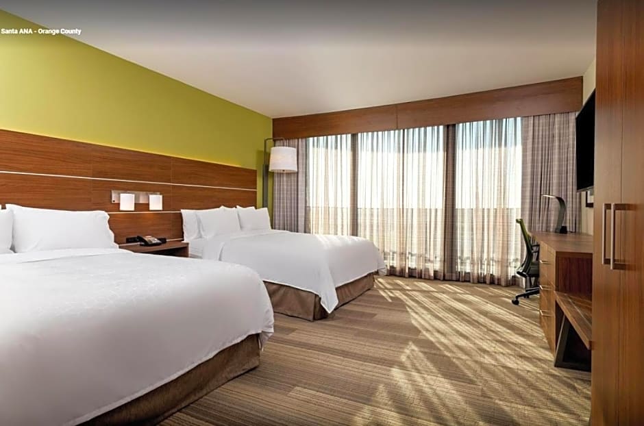 Holiday Inn Express & Suites Santa Ana - Orange County