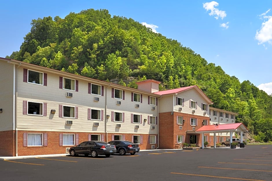 Super 8 by Wyndham Prestonsburg