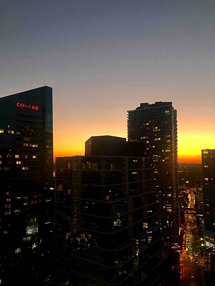Brickell Center w/City & Bay View + FREE Parking!