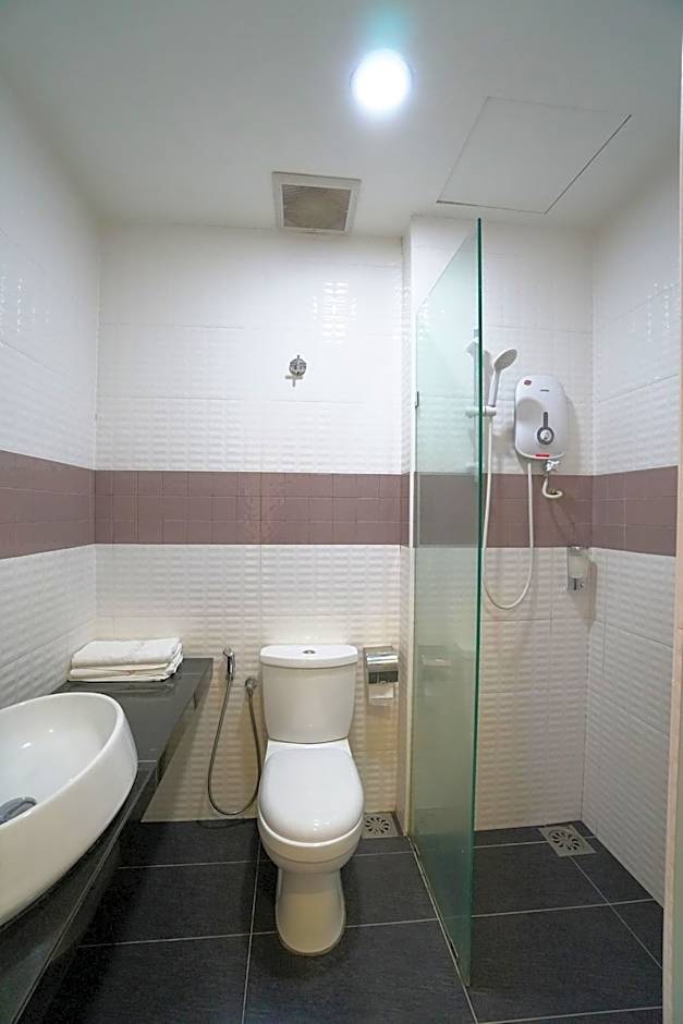 Crystal Garden Hotel (Seri Kembangan)