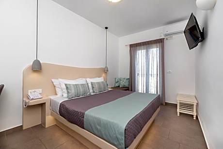 Double Room with Partial Sea View
