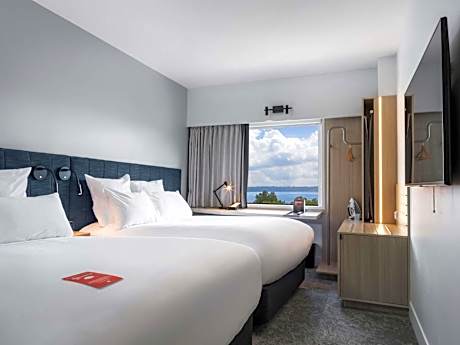 Double Room with Two Double Beds and Lake View