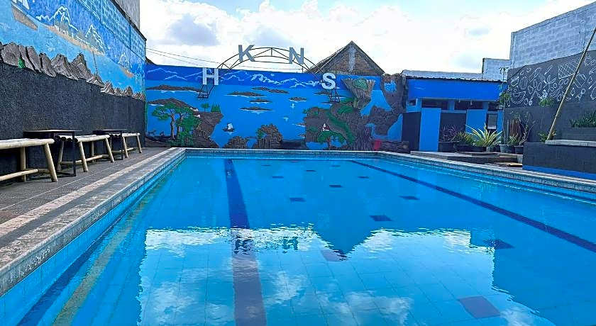 Capital O 93653 Kinasih Hotel