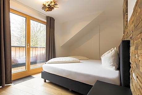 Apartment with Mountain View